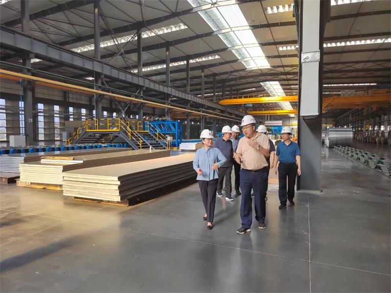 鞏義市人大常委會(huì)黨組書(shū)記、主任王愛(ài)輝一行到義瑞新材考察調(diào)研